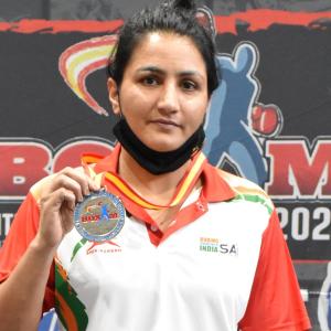 Asian Boxing: Pooja strikes gold; silver for Mary Kom