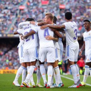 Alaba strike gives Real Madrid 2-1 win at Barcelona