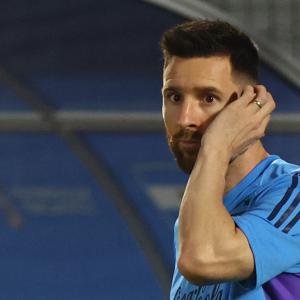 Messi carries Argentina's hopes vs Netherland