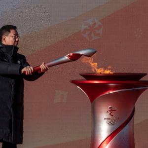 Chinese soldier, Yao Ming at Beijing torch relay