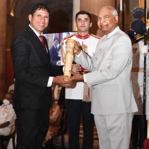Paralympian Jhajharia receives Padma Bhushan