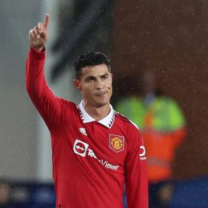 PIX: Ronaldo's landmark goal fires United to win