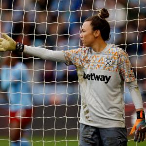 Goalkeepers shine under the bar at Women's World Cup