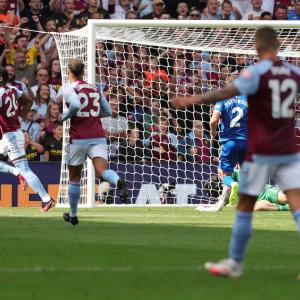 EPL PIX: Villa hit back with big win over Everton