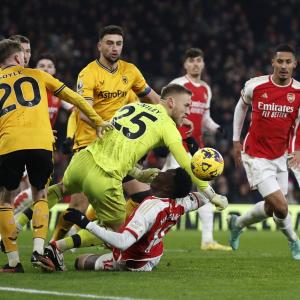 PIX: Arsenal go four clear, Newcastle down Man United