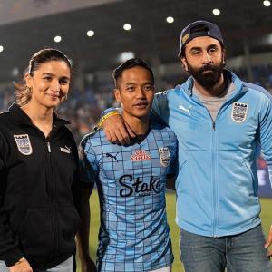 SEE: Ranbir, Alia Cheer Mumbai City FC