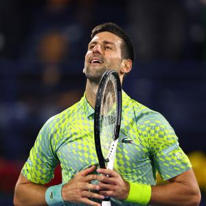 Flawless Djokovic enters Dubai semi-finals