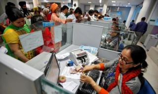 Why analysts remain watchful of bank stocks