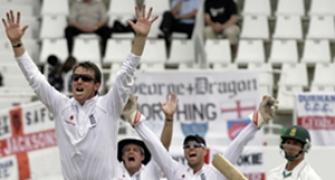 Swann and Broad bowl England to innings win