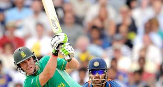 Unbeaten South Africa crush India