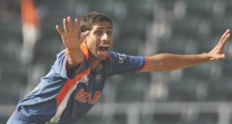 Nehra gets Grade B contract, Irfan demoted