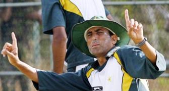 Younis supports Miandad's 'green pitch' policy