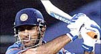 Dhoni continues to top ICC ODI rankings