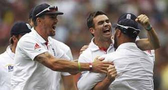 Images: England outpunch Aussies on Boxing day