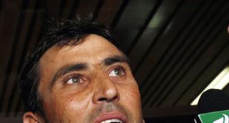 Pakistan leave out Younis for England tour
