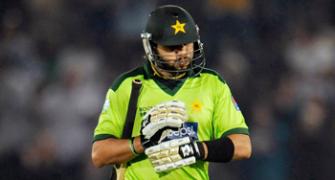 After another collapse, Pakistan crawl home to face uncertain future