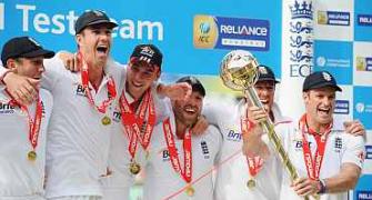 England take Test mace after 4-0 rout