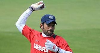 'Sore hands might be affecting Dhoni's keeping'