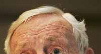 'Invincibles' legend Sam Loxton dies at 90
