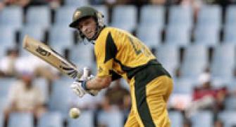 Hussey admits he could miss first two WCup matches