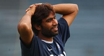 Munaf watches as Team India train ahead of 1st Test