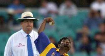 Many umpires suspect Murali's action: Hair