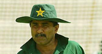 Miandad recommends music therapy for Pakistan team