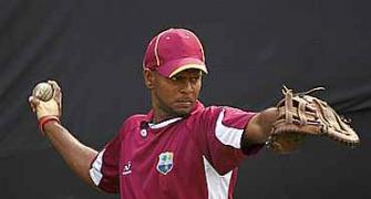 Injured Chanderpaul misses practice as teammates sweat it out