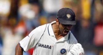 Dravid piles the runs after India lose Sehwag, Gambhir