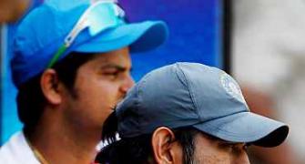 Why didn't Dravid get benefit of doubt, asks Dhoni