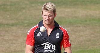 Meaker gets England call-up, Pietersen recalled for India tour