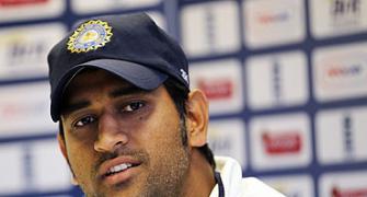 Dhoni not an intelligent Test captain, says Azhar