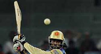 Gayle, de Villiers carry Bangalore to easy win