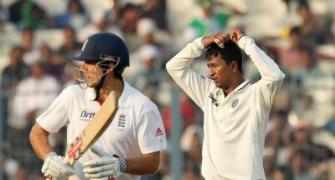 Our batsmen will be able to pull off a draw: Ojha