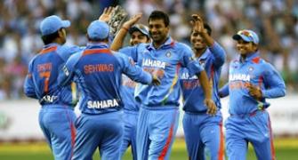 India dismiss Australia for 131 in 2nd T20