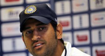 Dhoni blames batsmen for crushing defeat