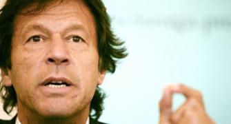 Imran Khan threatens to take Sharif to court for 'lying'