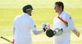Smith, Kallis tons puts South Africa in charge