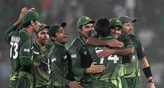 Bangladesh restrict Pakistan to 236/9 in Asia Cup final