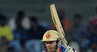 De Villiers blitz blows Deccan away