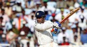 Swann checks India's march after Sehwag's ton