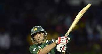 Umar Gul takes Pakistan past SA in a thriller