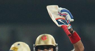 Kohli first batsman to notch over 300 runs in IPL 6