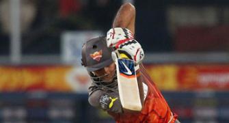 IPL: Sunrisers beat Kings XI by five wickets to go top
