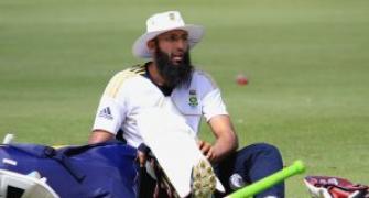 Surrey sign Amla for rest of county championship