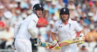 Ashes: Bell, Broad boost England amid umpiring controversy