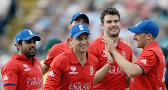 Bell, Anderson shine as England crush Australia