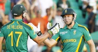 De Villiers rides luck to steer S Africa to series win