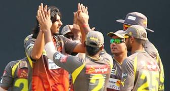 IPL: Ishant, Dhawan help Hyderabad thrash Mumbai Indians