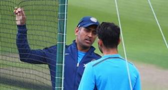 Gavaskar calls for end to Dhoni-Kohli captaincy debate
